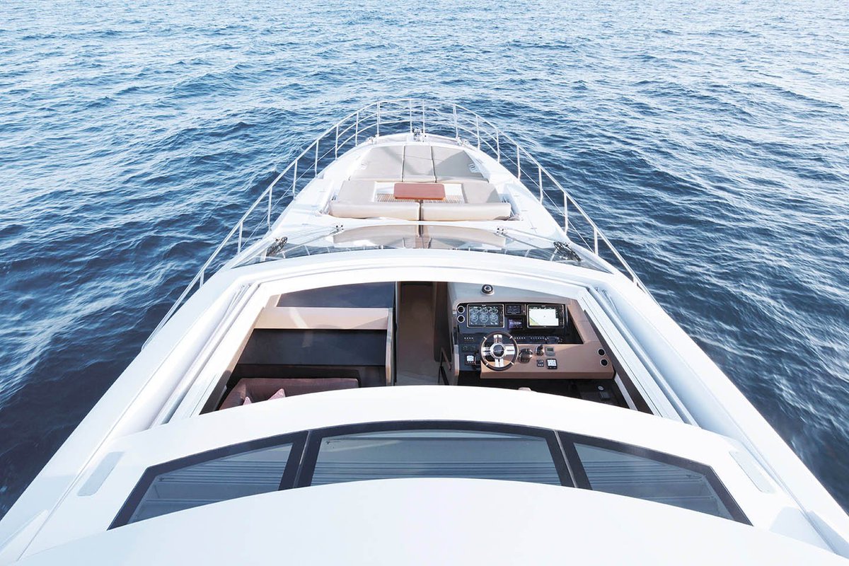 AzimutYachtsHK's tweet photo. ...... #Climb on board - #Discover our #Azimut77S

Innovative vertical bow. Large single-block windows on the deckhouse with a distinctive shark-fin insert. 

Exclusive salon. Customisable dinette designed to meet the specific needs of every yacht owner. 

#HongKong #AzimutYachts https://t.co/EQXbooRvc2