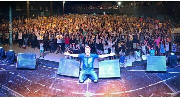 owl_neto's tweet photo. "E 2018 já começou como papai?CASA LOTADA EM CAMPINAS!esse ano vai ser o melhor ano da história!!!" @felipeneto via:IG🔵 https://t.co/s0ZGzP4AVs