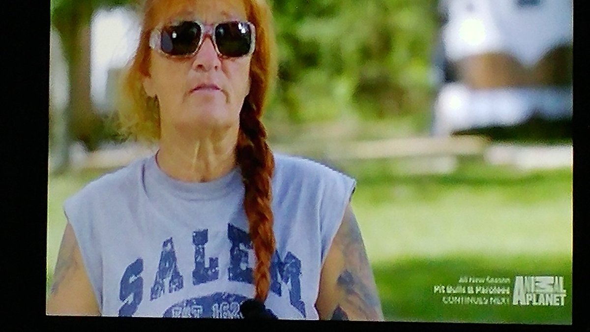 jessesgirl929's tweet photo. I just noticed Tia's shirt in this episode says "Salem". Is that in honor of Tania & Perry's daughter?
#PBPLive #PitBullsandParolees https://t.co/nyz11pe6dF