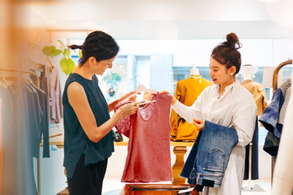 Monet_CYF's tweet photo. Is it really the last days of traditional retail? Or do the best days of retail still lie ahead? The answer in @AnnePlese's new blog post: https://t.co/d4gu7vfFmD https://t.co/NsmANp7J8l