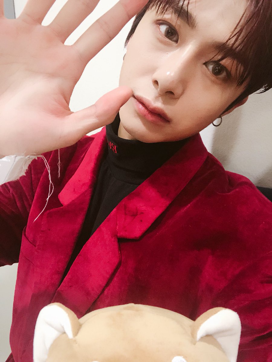 OfficialMONSTAX's tweet photo. [#형원] 오늘 활동 마지막이네요. 9주동안 다들 너무 수고했어요.덕분에 활동 잘 끝낼 수 있었어요! 마지막까지 본방사수 하고 주말 잘 보내요 https://t.co/gZYaK6tP8t