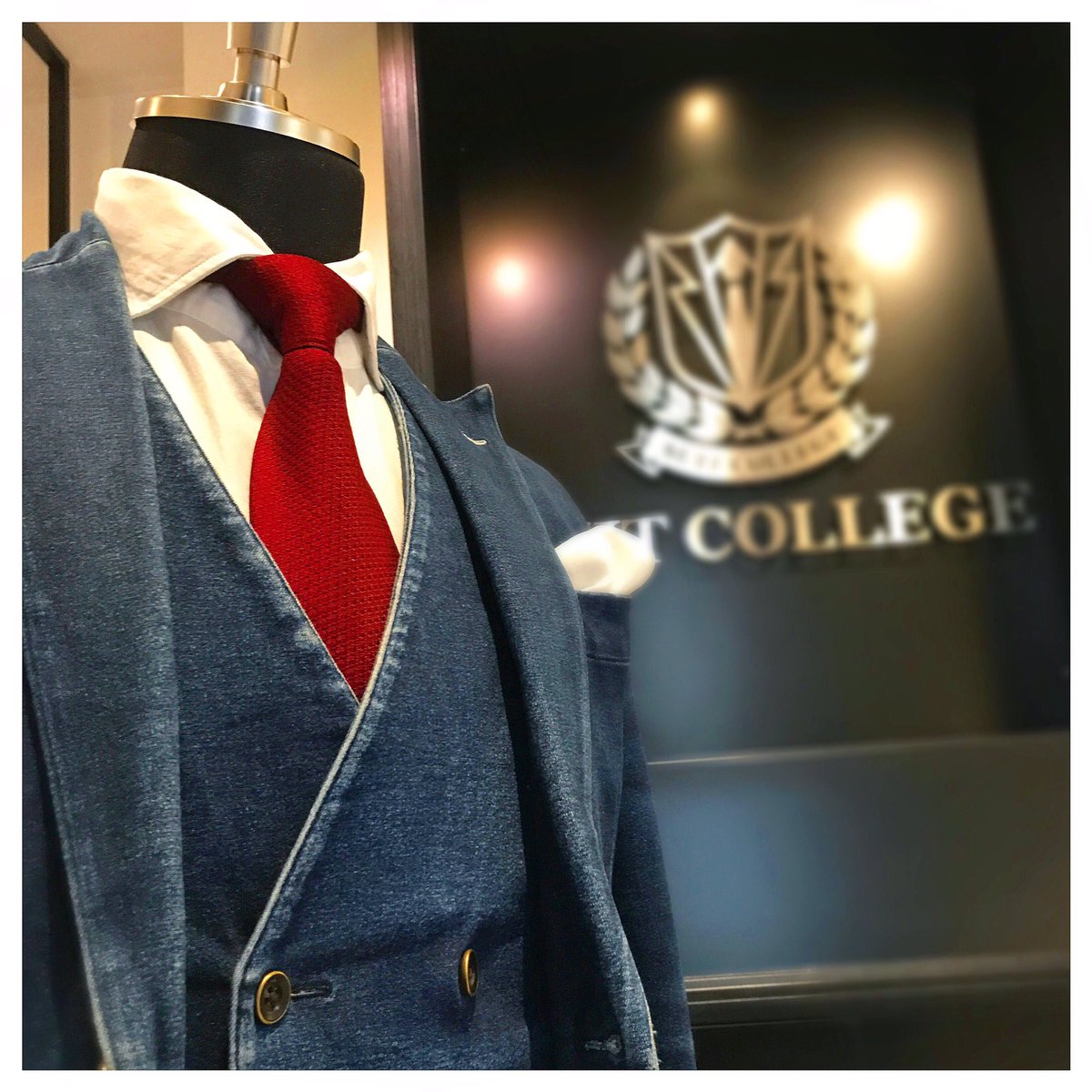 Suit_College's tweet photo. パーティーや交流会、結婚式の2次会など、華やかなシーンに���ーツスタイルは欠かせません。

そのようなシーンには、お洒落なカジュアルスーツがおすすめです♪

お洒落なスーツをご希望の方は、是非スーツカレッジへ♪ https://t.co/sgqmG4hU6V