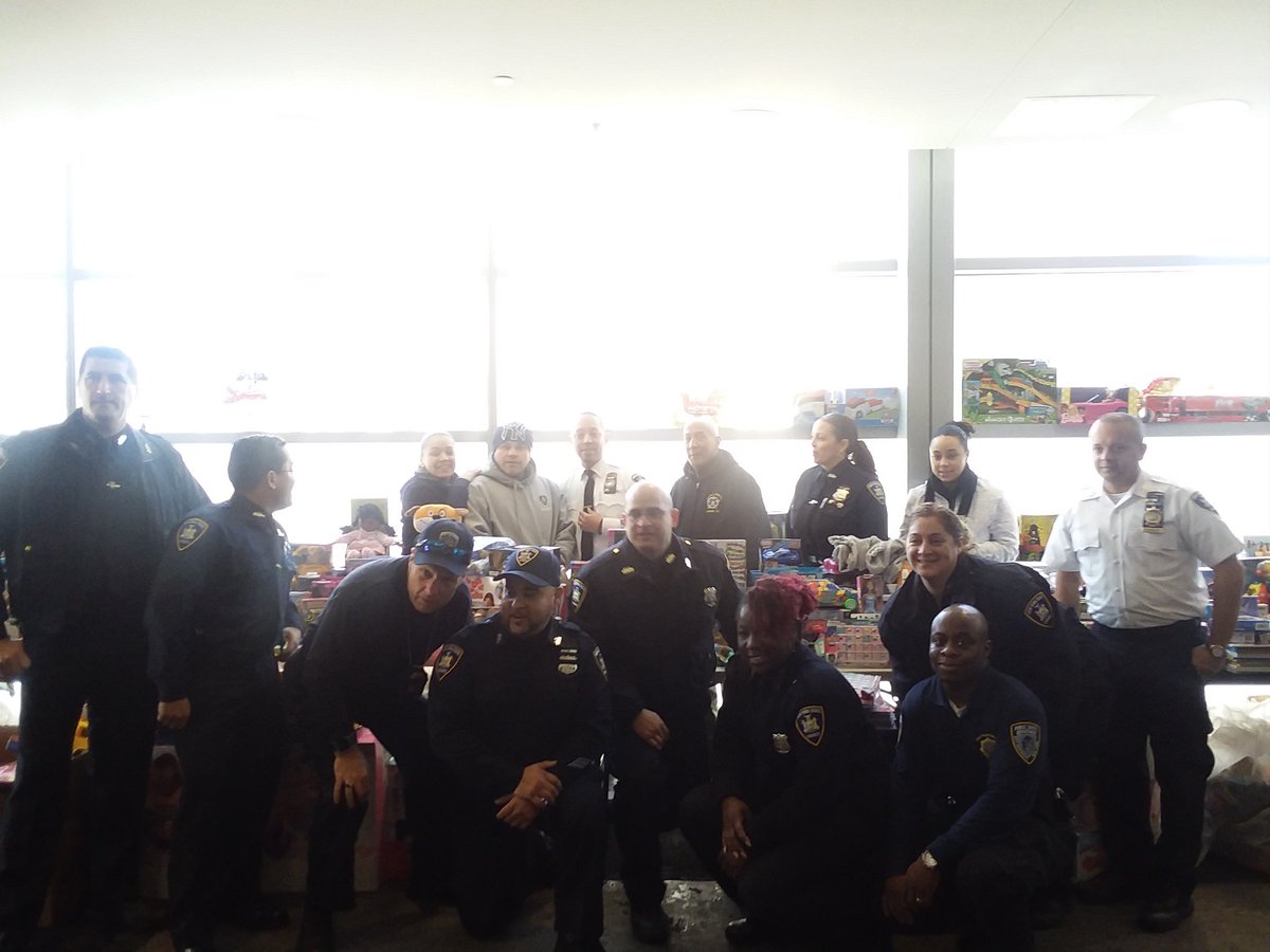 sherwingee1's tweet photo. Latino Court Officer Society 3 Kings Day Toy Drive in collaboration with Diversity Unity Block Association and CCNY DPS https://t.co/umAneRcuyC