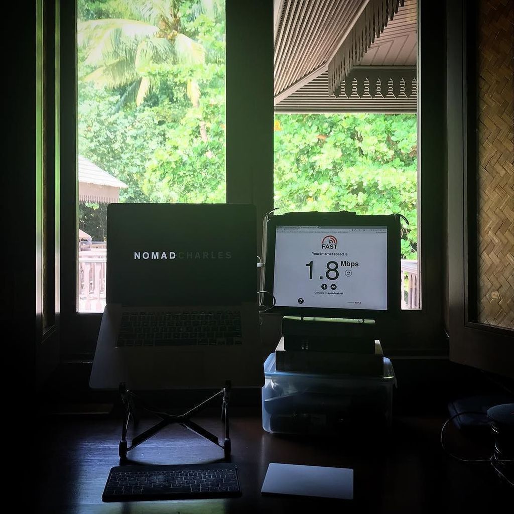 nomadcharles's tweet photo. Office of a yoga nomad https://t.co/BRvRvOOX0B https://t.co/xqu68QnCFy