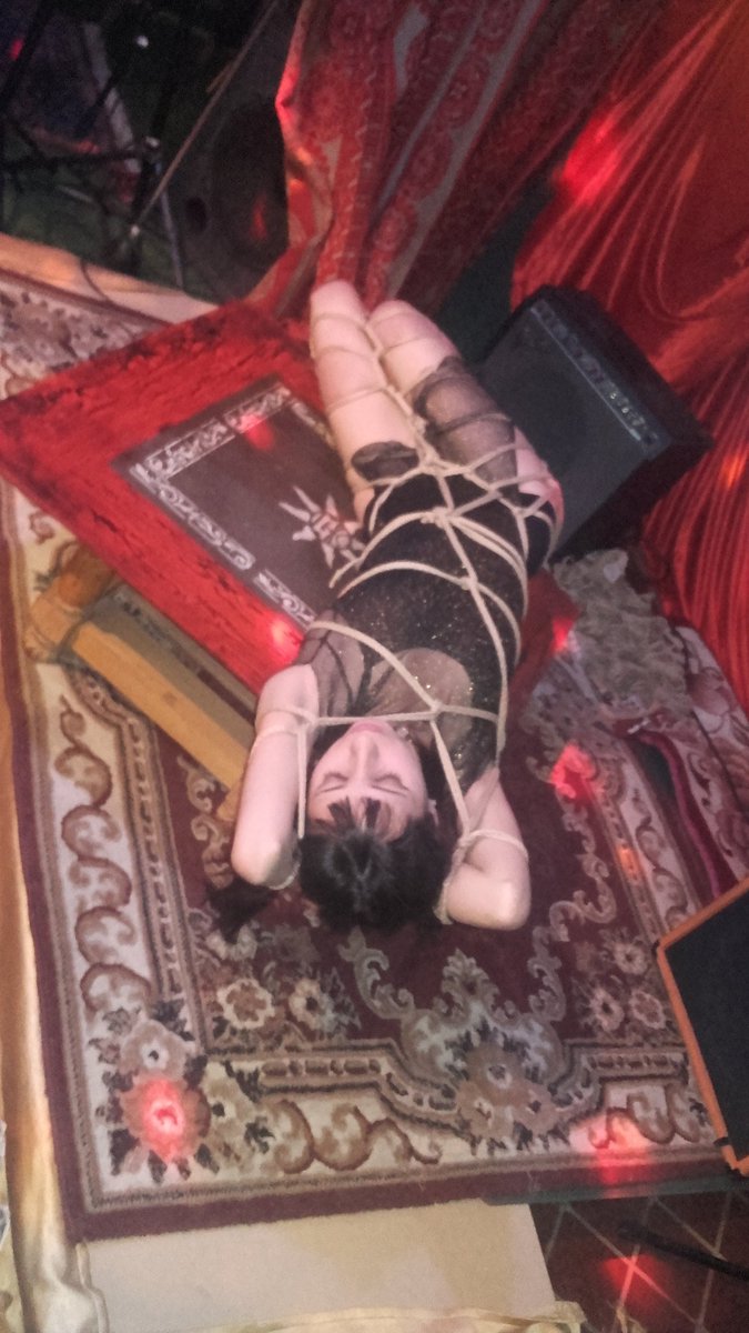 ARDEREVISTA's tweet photo. Arte shibari | Leo Pardo | #ArdeRevista https://t.co/hSnIB50Qmp