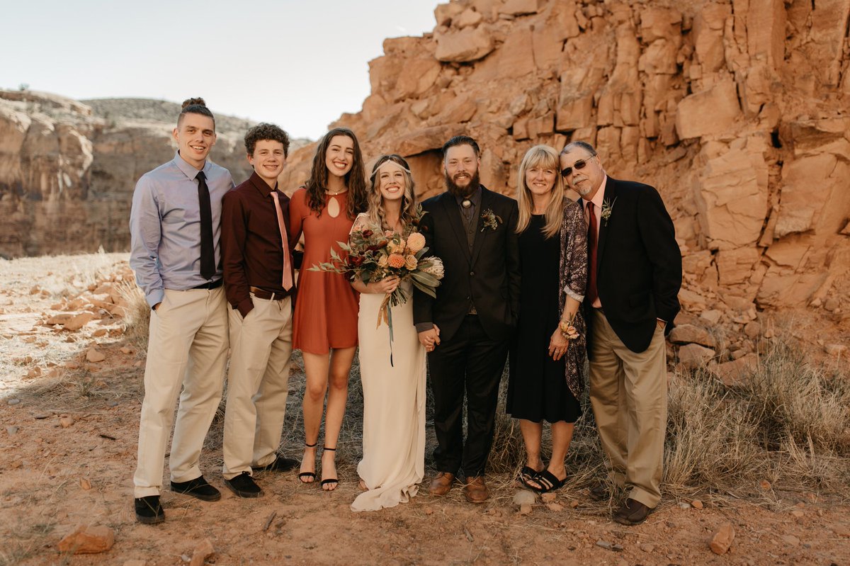 ericrealraww's tweet photo. Let’s all just take a second to enjoy these photos of my beautiful family at my sisters wedding https://t.co/ssceIR38UV