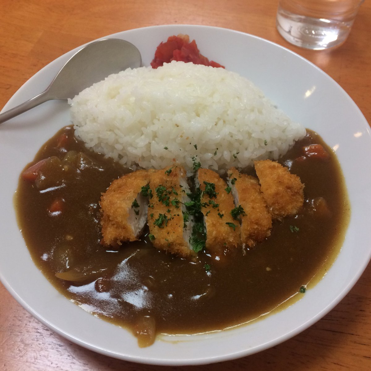 てつじ ひろしま生活 今日のランチ 本州一 広島市中区八丁堀 日曜日限定チキンカツカレー 250円 むね肉唐揚げ0円 10個 台湾料理店がなぜか日曜日だけカレーと唐揚げを激安で提供 小学生でも食べられるカレーなので辛さとかはない素朴な味 T