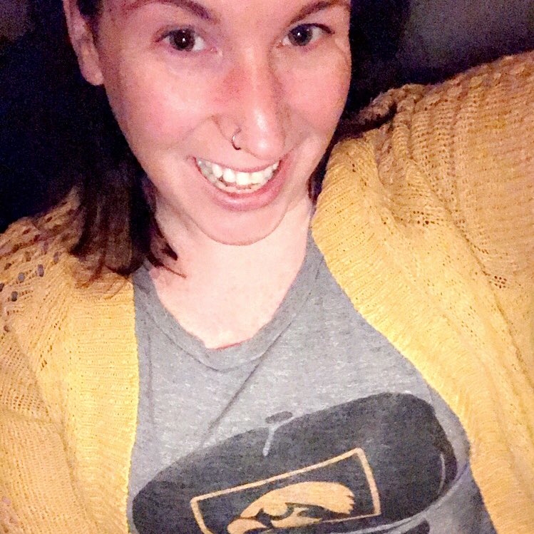 redrick_mb0117's tweet photo. #goHawks #Hawkeyesfootball #TheLegendHaydenFry #cardigantomatch #loveAE @AeJeans #tailgatecollection #lovemycornfedIowanstud https://t.co/HXRXjg1H0Y