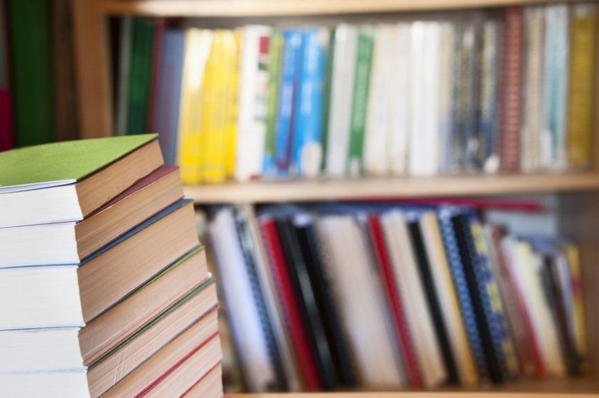 BookRiot's tweet photo. If "get organized" is on your list of resolutions, we can help you with the bookshelves part: https://t.co/aw6sGSn9PV https://t.co/gGYmvcXT6q