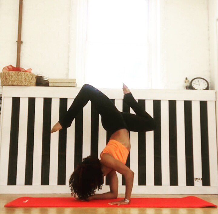 yoginidancer1's tweet photo. "Each body is a universe, as good a universe as you could conceive." ~ Swami Amar Jyote
.
Nighty Night Friends. 🌜
Namaste🙏🏾
#Yoga #Saturday #funkypincha #inversion #staglegs #morningyoga #strength #balance #funkyforearmlove #asana #mybodyisauniverse #groundedbyyogawithtiffyj https://t.co/7lqdqzPh99