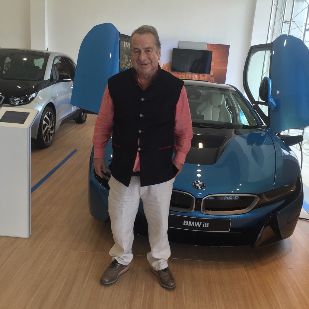 C’est une célébrité paulloup sulitzer une séance de photos avec un BM des baptêmes