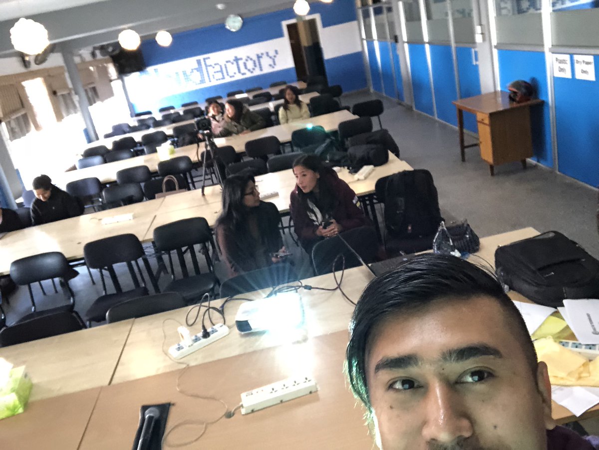 kapilnakhwa's tweet image. Covering girls in technology meetup4 #git #developersnepal