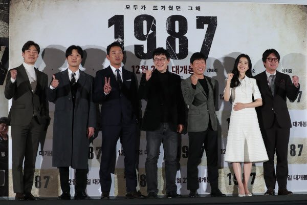 정치색 짙은 영화 일람한 문대통령 dlvr.it/Q9CJlk