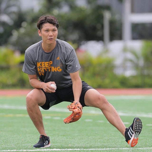 O Xrhsths スポーツ報知 巨人取材班 Sto Twitter Instagram 巨人 昨年12月のハワイ自主トレ で守備の動きの確認をする 坂本勇人 読売ジャイアンツ 読売巨人軍 ジャイアンツ 野球 Yomiurigiants Baseball T Co Yylxwcrdiz Giants Npb プロ野球