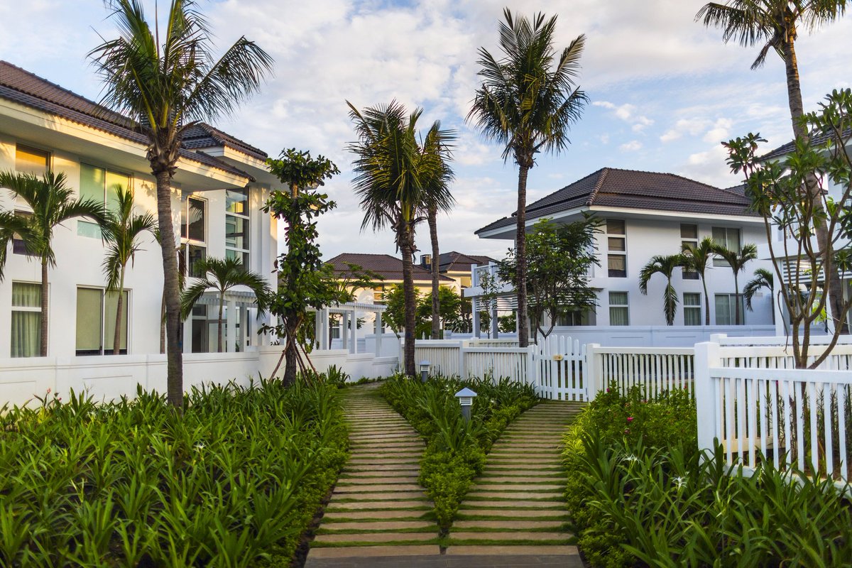 PremierResort's tweet photo. Walking along the small trails, both sides covered with dewy green grass, take a breath of the fresh air of the morning on the beach - You can absolutely find such peaceful feeling at Premier Village Danang Resort <3

#morning #freshair 
#PremierVillageDanangResort https://t.co/Lo1InUMkr7