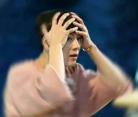 kkaepdong's tweet photo. Fui convencida de que o Taehyung é o doido, agora fiquei mal vey  #BTSoutcastD4 https://t.co/jmmHNhkfhf