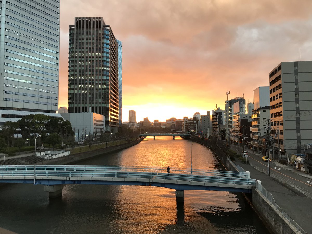 ho_desmond's tweet photo. Sunset view from Kyobashi in Osaka https://t.co/WYNePaU3nS