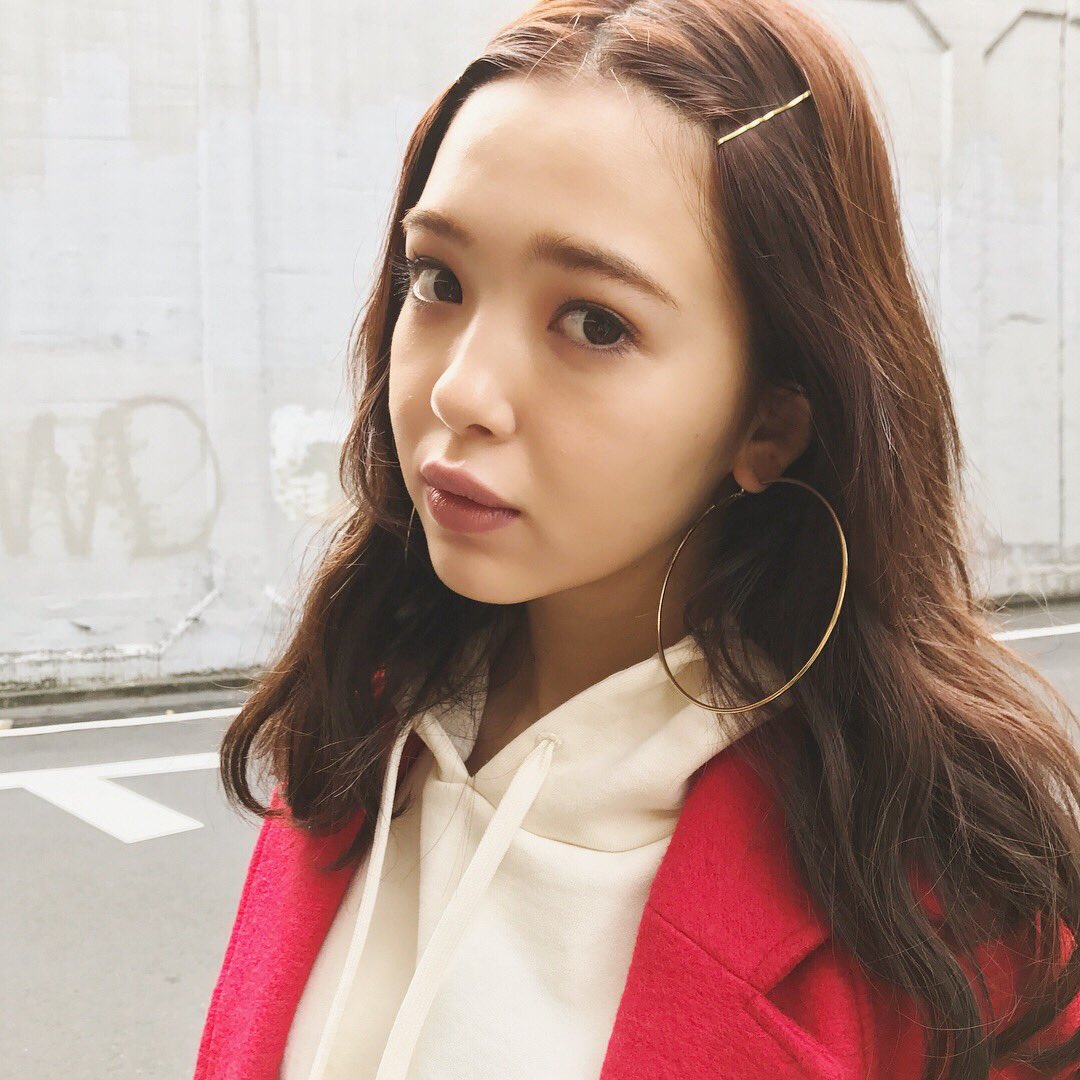 vivi_magazine's tweet photo. 3連休いかがお過ごしでしょうか〜？？☺️
モデル私服企画のオフショットをお届けしまーす✨
かわいいおでこニコルです😘👆🏻💕 https://t.co/tpwAGN7xYy