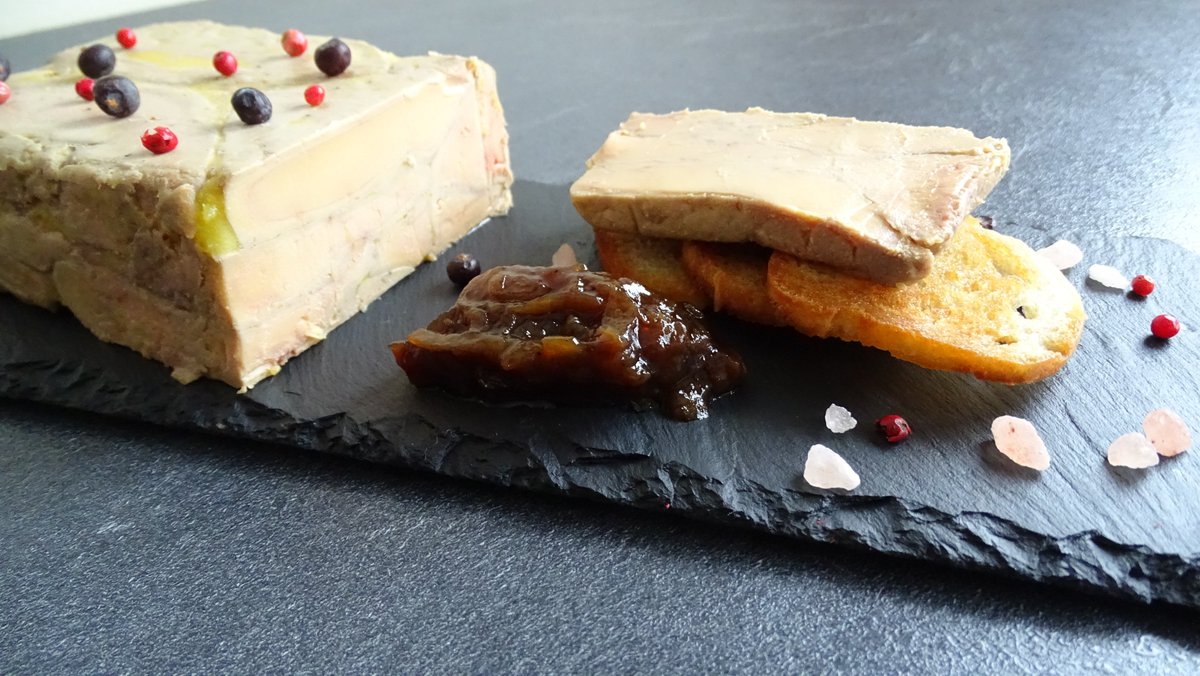 Callchef74's tweet image. Terrine de foie gras au sel rose, confit d'oignons au balsamique