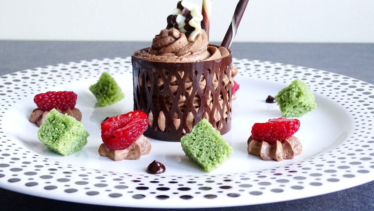 Callchef74's tweet image. Sortilège au chocolat, gâteau éponge pistache