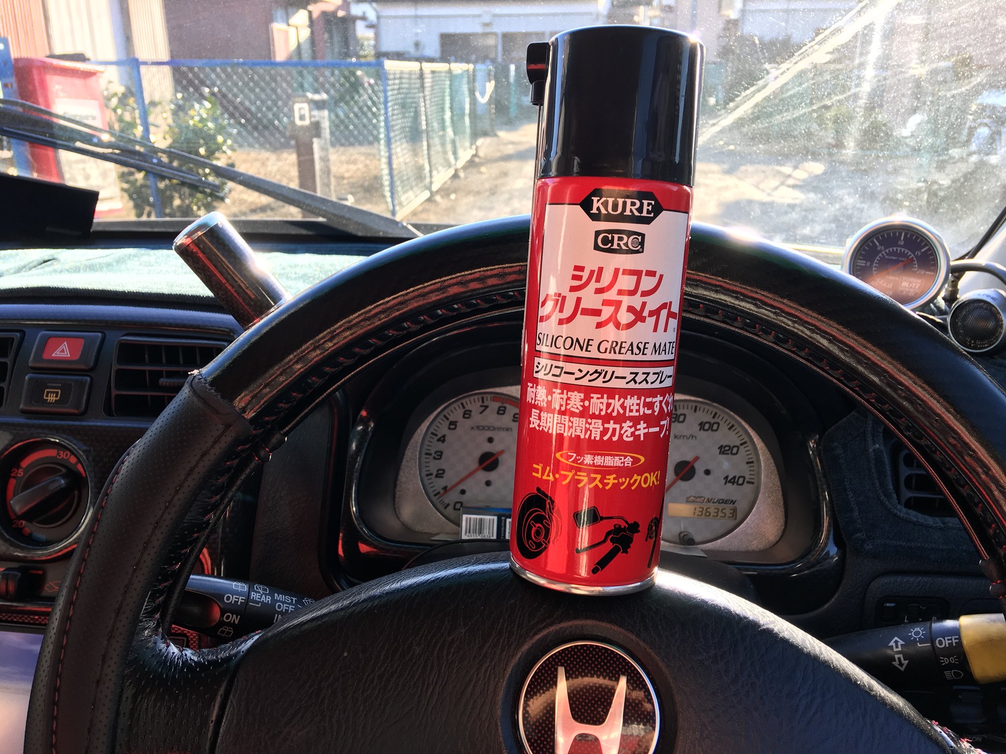 宮崎 優太 ホンダ車の弱点 ドアの開け閉めするときのヒンジ部分からの キコッキコッ 音が耳障りだったからグリスアップしたのと ヒューズやバッテリーターミナル その他の接点調整でもグリスアップ 若干だけど始動性が上がったのと オーディオの音