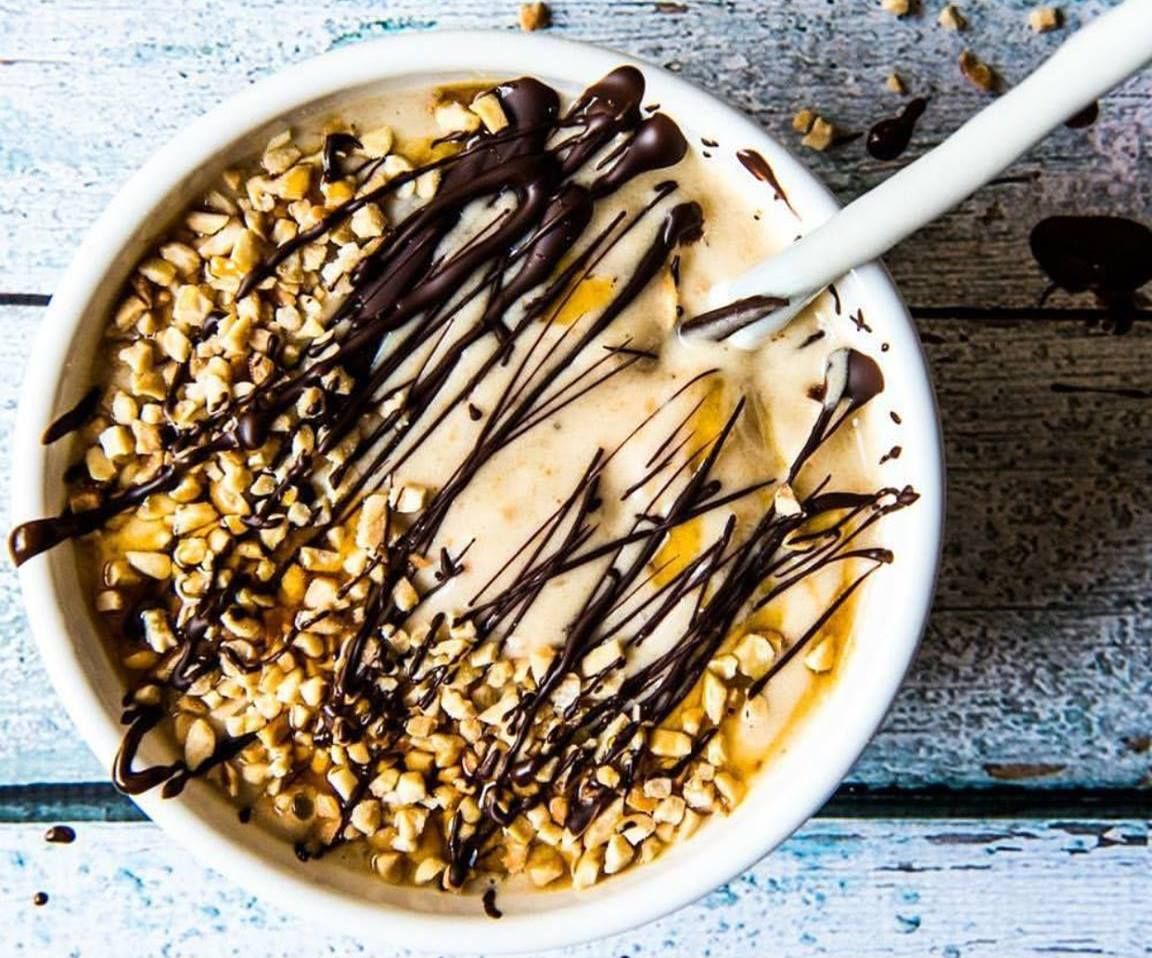 SuperbSmoothies's tweet photo. Snickers Smoothie Bowl, Instant and delicious made with our Sweet Spot smoothie. 
https://t.co/G2NZkgqopO
#smoothies #sweetspot #mango #pineapple #chiaseed https://t.co/jj0kJc3o81
