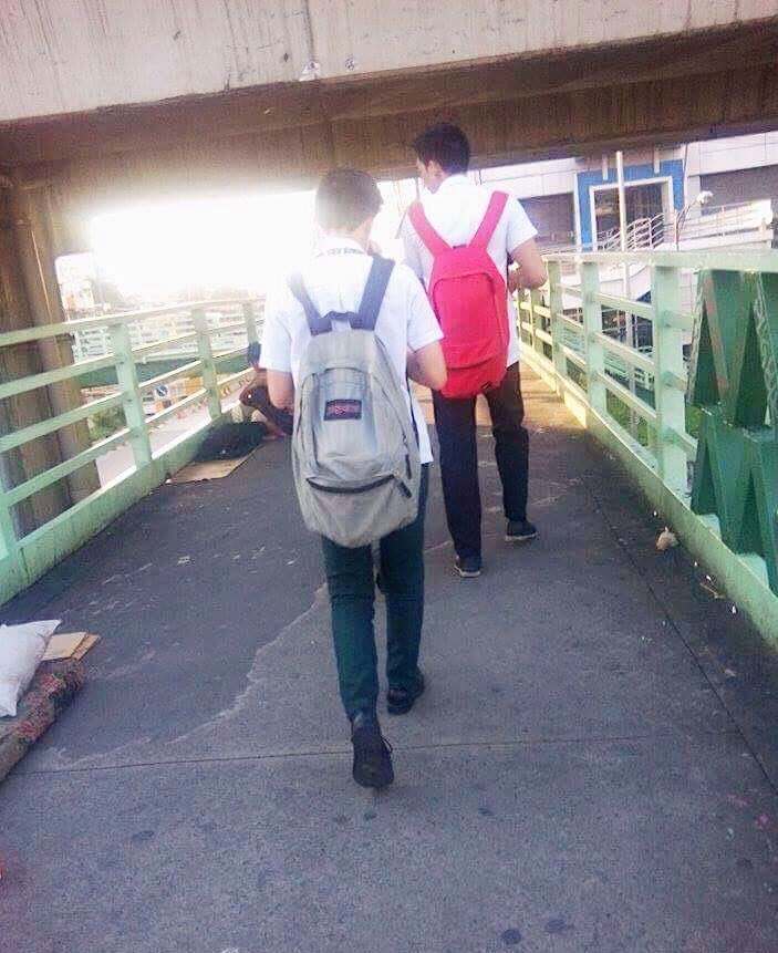 _danieldaulat's tweet photo. throwback to the day i got these photos letting me know i had a stalker 😩😂 #medyocreepy #ninjasiate https://t.co/UAwSzupH00