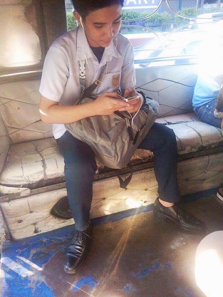_danieldaulat's tweet photo. throwback to the day i got these photos letting me know i had a stalker 😩😂 #medyocreepy #ninjasiate https://t.co/UAwSzupH00