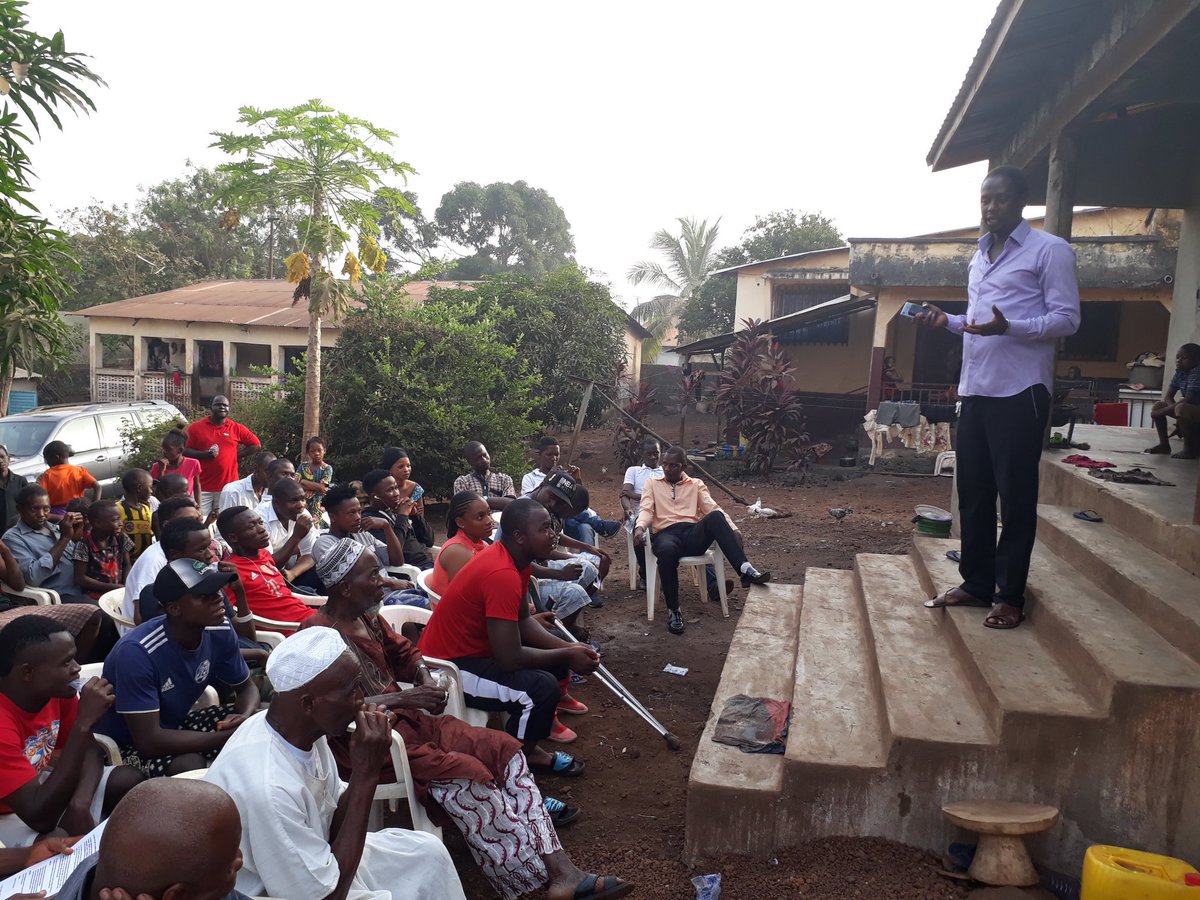 Guin_Audacieuse's tweet photo. #Matoto2018 #Dapompa, Présentation des candidat(e)s merci à aux jeunes, femmes et sages de ce quartier qui au delà du problème d'assainissement se trouve un problème de cimetière et dispensaire ensemble nous seront plus forts. La @Guin_Audacieuse @domani_dore https://t.co/nRFwV40Nty