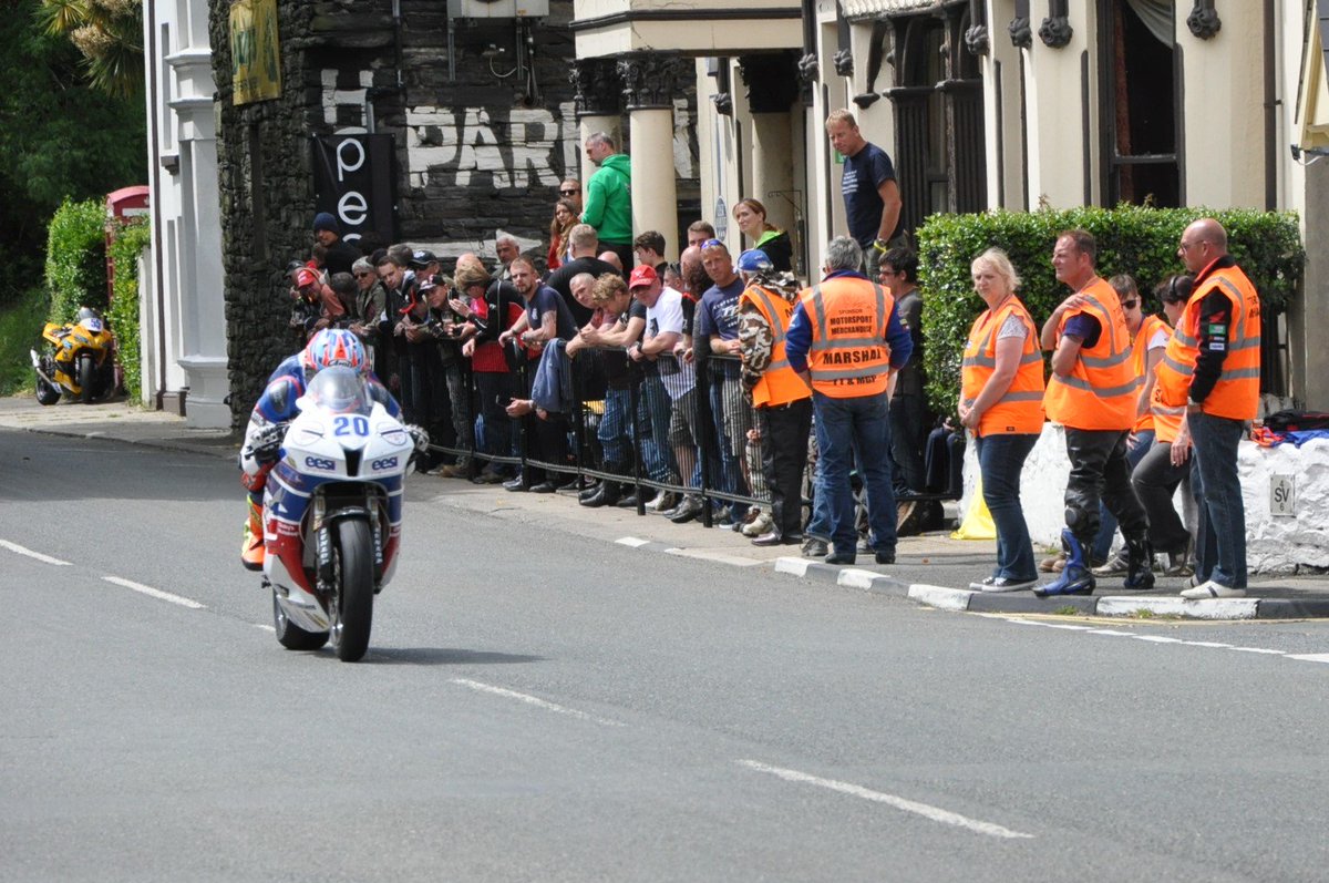 db64_david's tweet photo. #DanielCooper #TT2017 #Sulby @racercoops @Jon_3_roads @MotofestIOMTT @KerryJeffrey5 @CMauto66 @StevieRRN @moto_republic @Hayleyauto66 @irishroadracing @roadracingdaily @pureroadracing @ILoveTheIOM @IOMTTPHOTOS @iomttpics @iom_tt @ArcherHeulwen https://t.co/1sOa75UV0Y