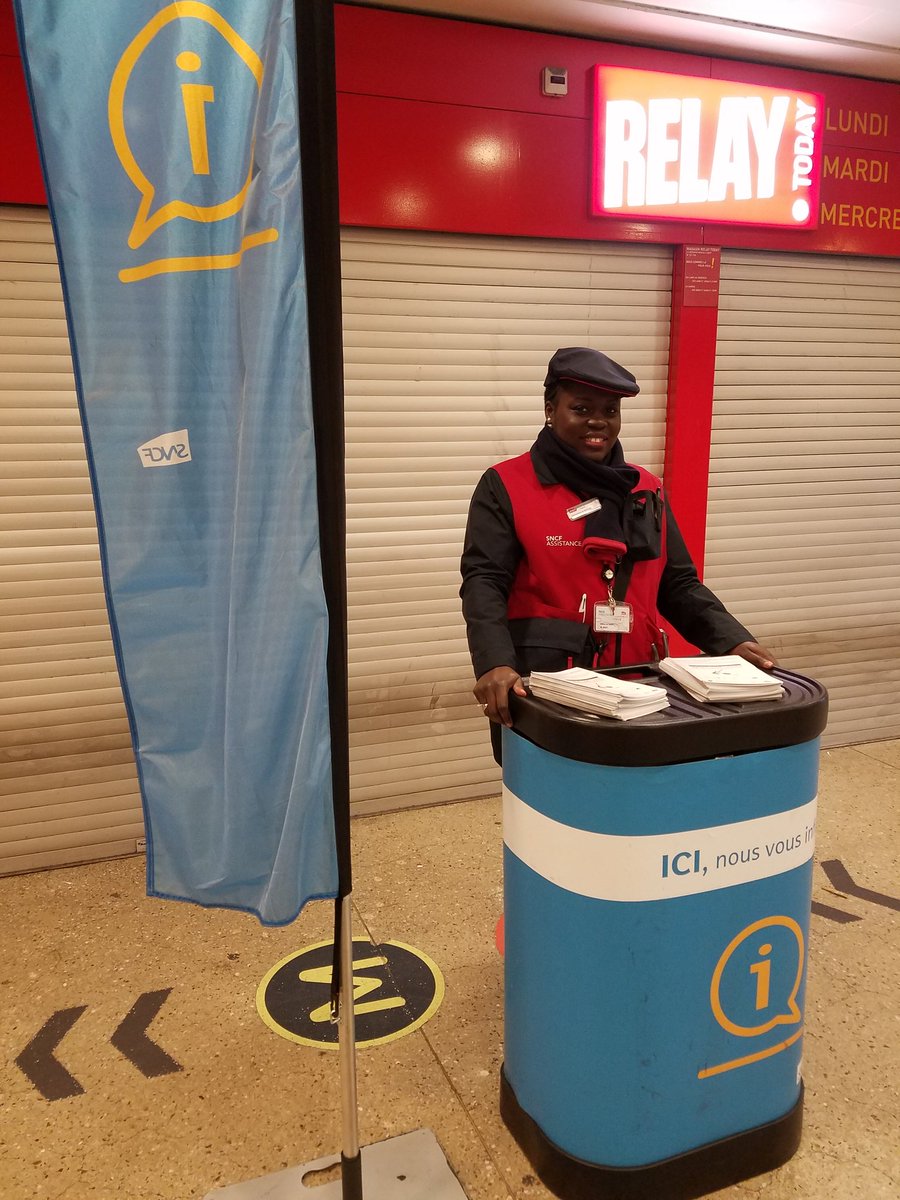 Oussey92's tweet photo. Besoin d'informations sur l'itinéraire de L'U Arena ? Nos agents sont présents en gare de la Défense pour vous renseigner @LIGNEL_sncf @PaDesrousseaux @LadefenseSNCF @IDFmobilites @EMLSaintCloud @jimmy_theophile https://t.co/zOqqh4UiJ8