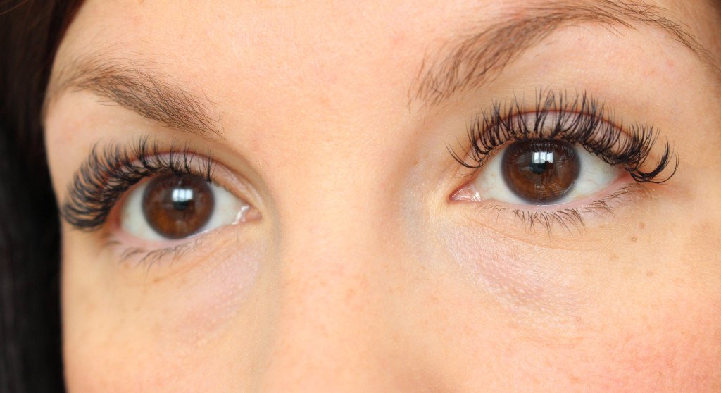 Floriabella's tweet photo. Extensions de cils – Une mauvaise expérience à partager ! https://t.co/RgSw3rpcun https://t.co/iUMdj4MQ9a