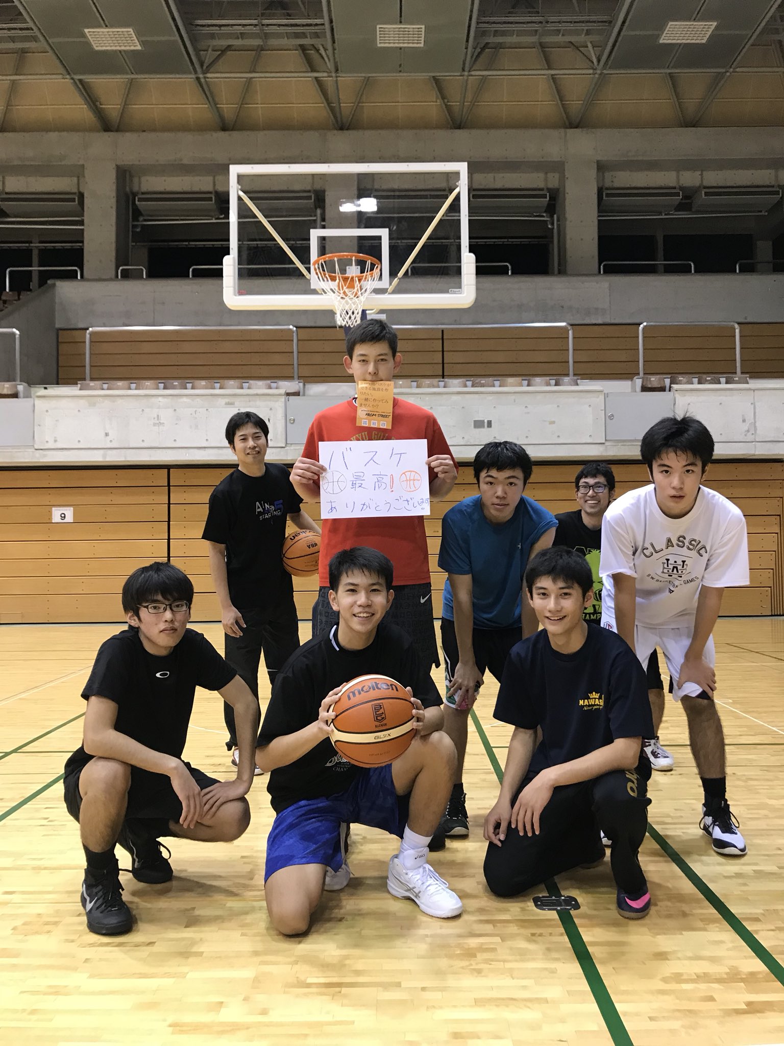 フロムストリート A Twitter オープンコート終わりましたー 松城中と真和志中の子たちがたくさん来てくれました ひとりの子にオープンコートに参加した理由を聞くと 引退してバスケする場所がないんです とのこと そんな バスケしたい っていう思いに