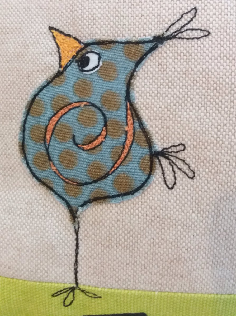 A comission for a customer by @sarahamescreativethreads quirky bird cushions. Don't you just love their knobbly knees! 😊@NotJustLakes