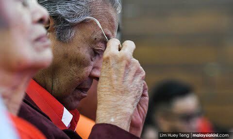 chedetofficial's tweet photo. Saya terhutang budi dan berterima kasih kepada keluarga @anwaribrahim kerana sanggup membelakangkan apa yg telah berlaku pada masa lalu, untuk menyelamatkan Malaysia.

Perjuangan rakyat fokus utama kami berdua. https://t.co/IUHJVpkgOb