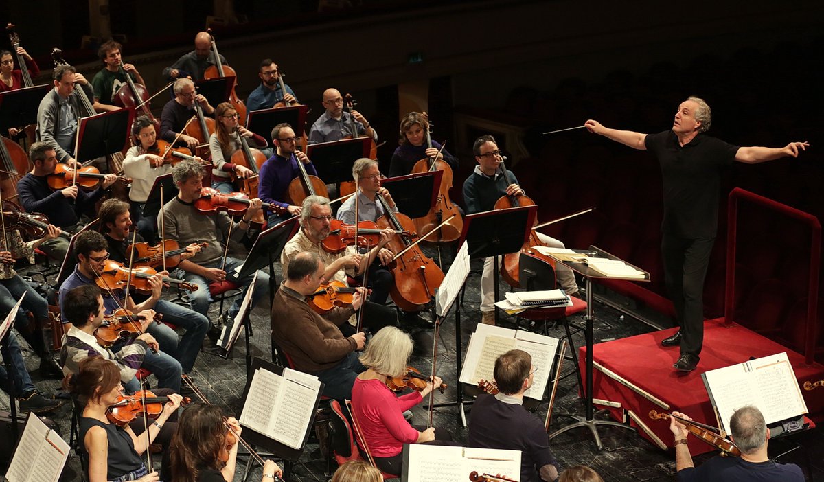 teatroallascala's tweet photo. Tonight at 8pm Manfred Honeck conducts Filarmonica della Scala and the Soloists Mandy Fredrich, Judit Kutasi and Tomislav Mužek in the first of three concerts on the model of the Vienna New Year’s Concert. Find out the programme on our website https://t.co/sCjSiuxpRd https://t.co/aEyiuk1PAm