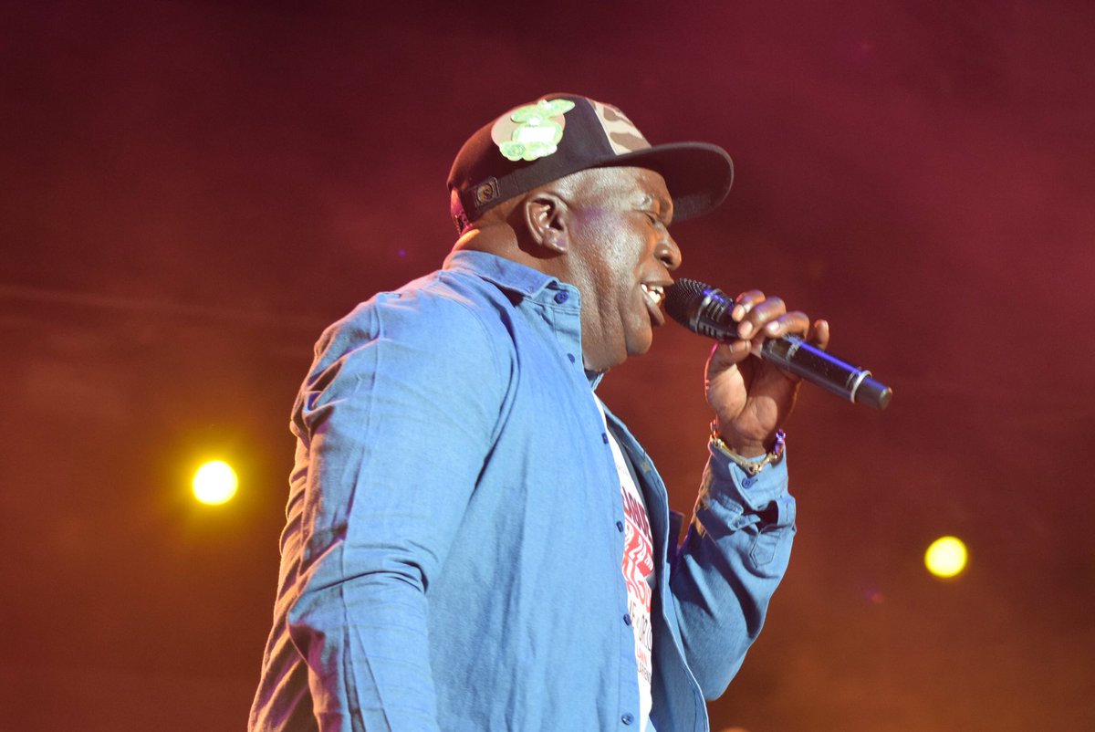 ShaggynFriends's tweet photo. Too experienced, Prison Oval Rock...amongst other hits. 

Welcome Barrington Levy to the stage #TeamShaggy4Kids https://t.co/FZ2x6D5vdd