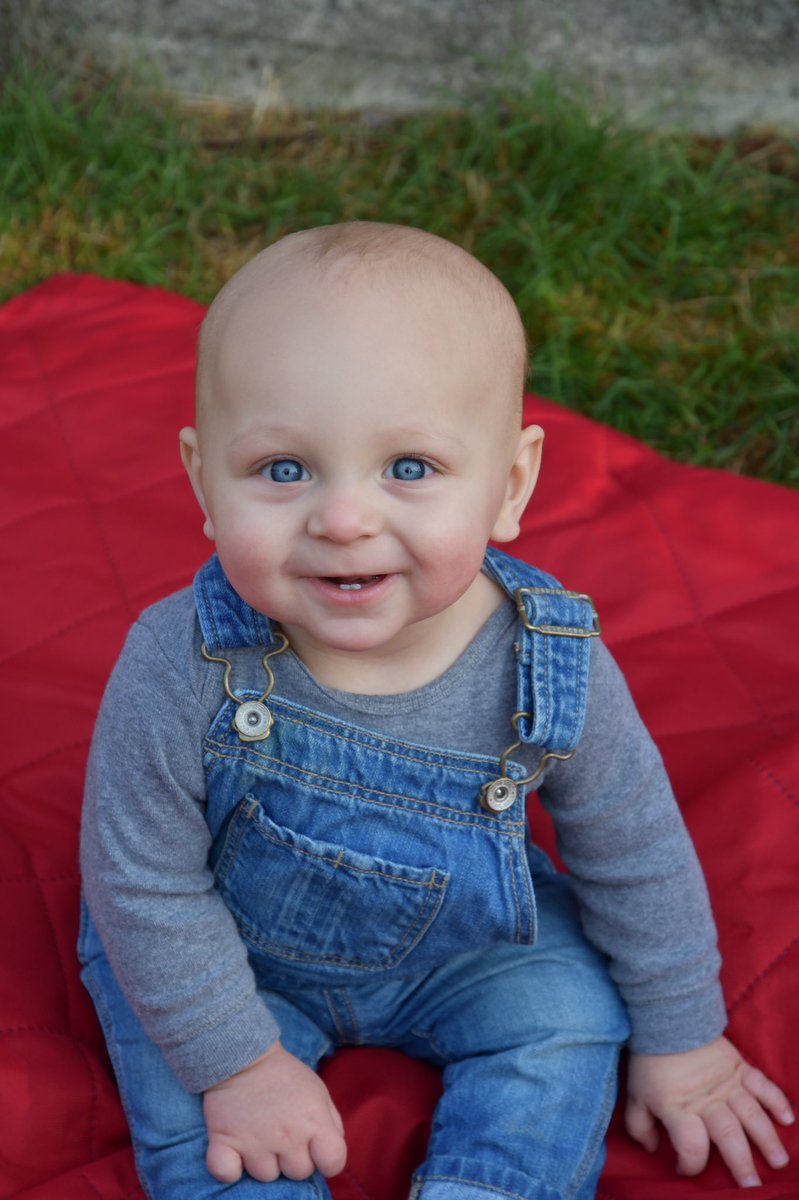 JmWise83's tweet photo. @LILBTHEBASEDGOD Bless my son so we can get him into baby modeling! He's destined to be a baby model, his dimples and those blue eyes will take him far! https://t.co/5FaxkzOI49