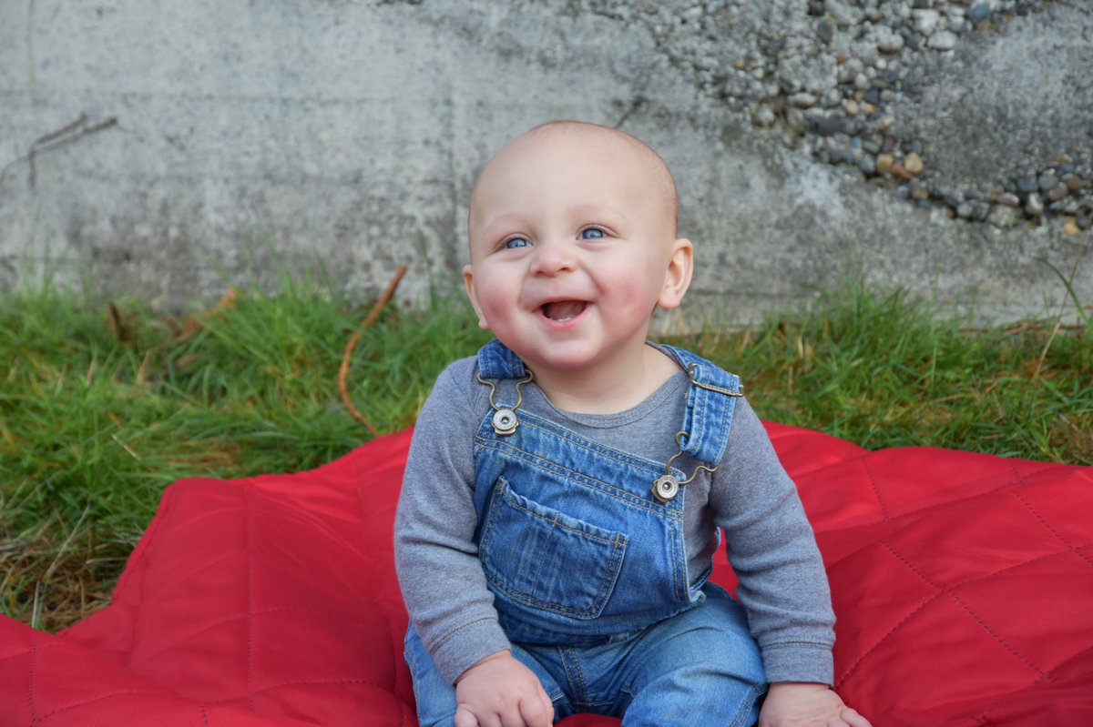 JmWise83's tweet photo. @LILBTHEBASEDGOD Bless my son so we can get him into baby modeling! He's destined to be a baby model, his dimples and those blue eyes will take him far! https://t.co/5FaxkzOI49
