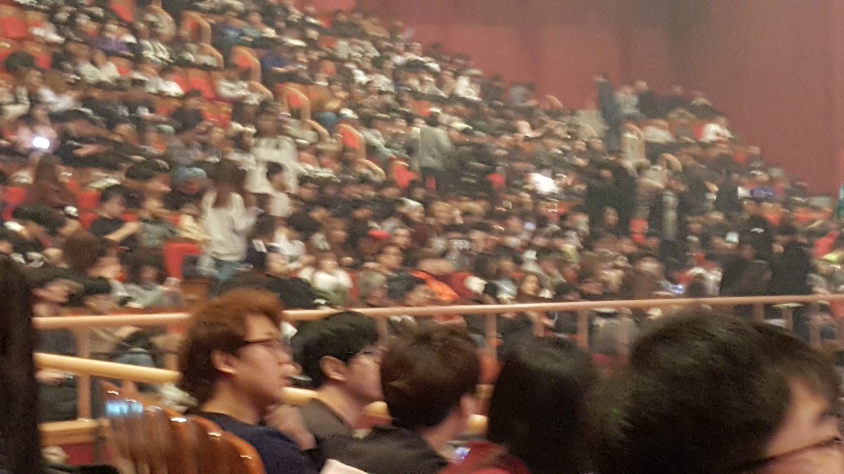 jkycee's tweet photo. I saw Somi and Dahyun and some other twice members attending #Season_of_GFRIEND! https://t.co/qUEDAtdEbO