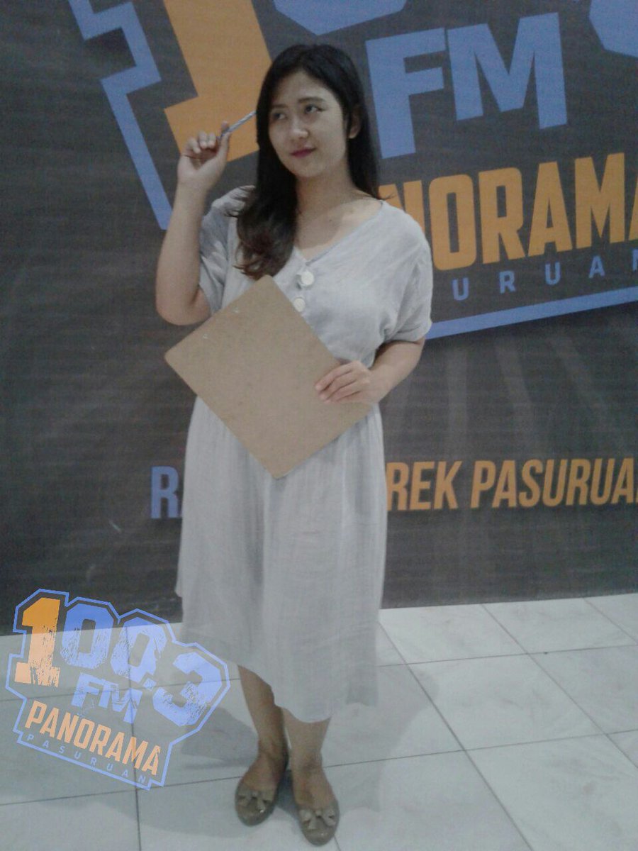 panoramafm1003's tweet photo. Sobat Panorama, lagu Surat Cinta Untuk Starla itu ngehits banget kan, bahkan sampai ada filmnya yang Lia bahas tadi pagi. Tapi Lia penasaran deh, kenapa ya Starla itu kok gak balas surat cintanya Virgoun? Sobat Panorama ada yang tahu alasannya kenapa?? #SunRestDoubleL w/ Lia https://t.co/iQfgru6mlL