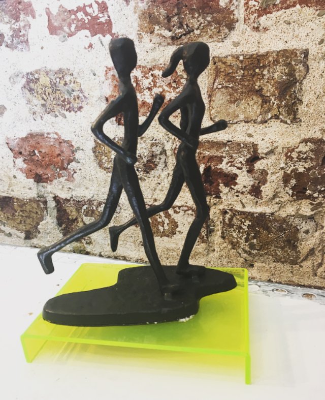 These cast iron joggers could be the perfect little motivator for a 'get fit' New Year's Resolution.
#castiron #castironsculpture #brightonartgallery #affordableart #newyearsresolution #jogging #getfit #workout #motivation