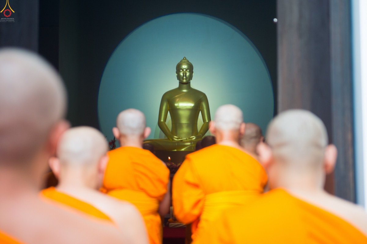 Psanitwong's tweet photo. 6ม.ค.2561 พิธีอุปสมบทธรรมทายาท บูชาธรรม 109ปีคุณยายอาจารย์ฯ ณ วัดพระธรรมกาย
🙏🙏🙏
ภิกษุใด เป็นผู้ปฏิบัติสมบูรณ์ด้วยศีลทั้ง 3 อย่าง คือ จุลศีล มัชฌิมศีล และมหาศีลนี้แล้ว ... กล่าวได้ว่า พระภิกษุผู้มีศีลสมบูรณ์ย่อมเสวยสุขทั้งทางกายและทางใจ https://t.co/MsNxWTQ2ER