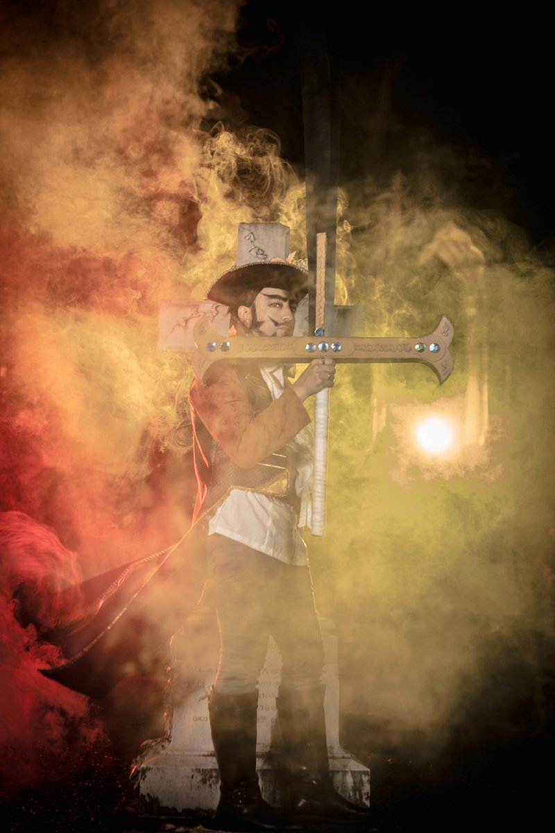 _annahem's tweet photo. #Mihawk #鷹の目: @__Annahem__
#OnePiece #Shichibukai #cosplay #worldcosplay #AFASG2017 #afasg #afa #takanome #pirate #sword #photoshoot #smoke #lights #fun #cosplayer
#Photo: FryFry
#assists: Skye, Alex, Ting, Jing, Elaine https://t.co/pE21jtgnBV