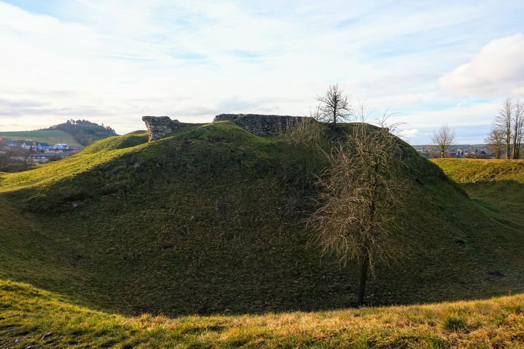 Zpravyzmesta's tweet photo. Litický hrad pánu z Drslavic. #vylet #Litice #mimomesto #Plzen #turisturaj https://t.co/sEtLyIQ84m