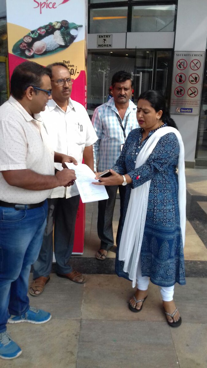 timeforarvind's tweet photo. Excellent initiative by #BBMP .Staff Distributing voters ID enrollment form to customers in mall.  @InorbitMall #whitefield @BBMPCOMM1 @BBMP_MAYOR https://t.co/PfcX80R8Si