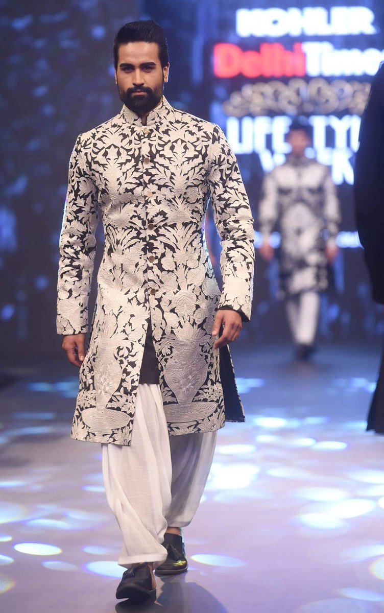 TimesFashionWk's tweet photo. Dreamy white shades dominated the runway at #DTLW 2017.
@DelhiTimesTweet https://t.co/lPY5bxRnSN