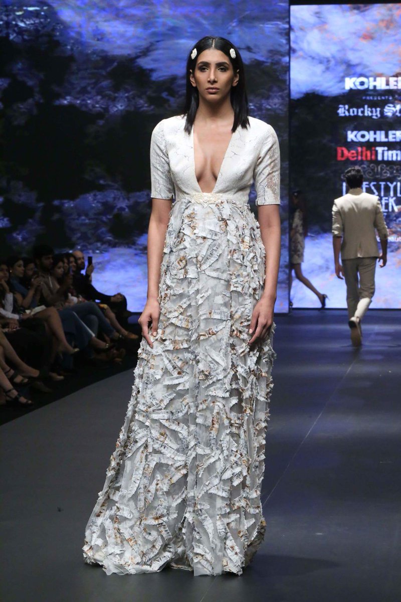 TimesFashionWk's tweet photo. Dreamy white shades dominated the runway at #DTLW 2017.
@DelhiTimesTweet https://t.co/lPY5bxRnSN