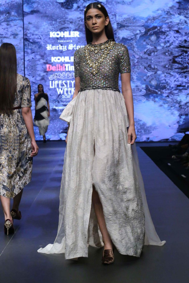 TimesFashionWk's tweet photo. Dreamy white shades dominated the runway at #DTLW 2017.
@DelhiTimesTweet https://t.co/lPY5bxRnSN