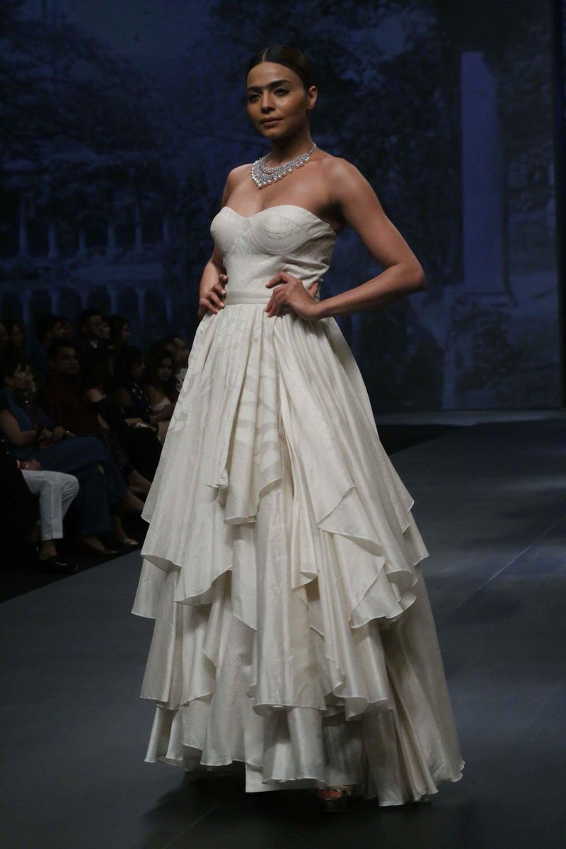 TimesFashionWk's tweet photo. Dreamy white shades dominated the runway at #DTLW 2017.
@DelhiTimesTweet https://t.co/lPY5bxRnSN